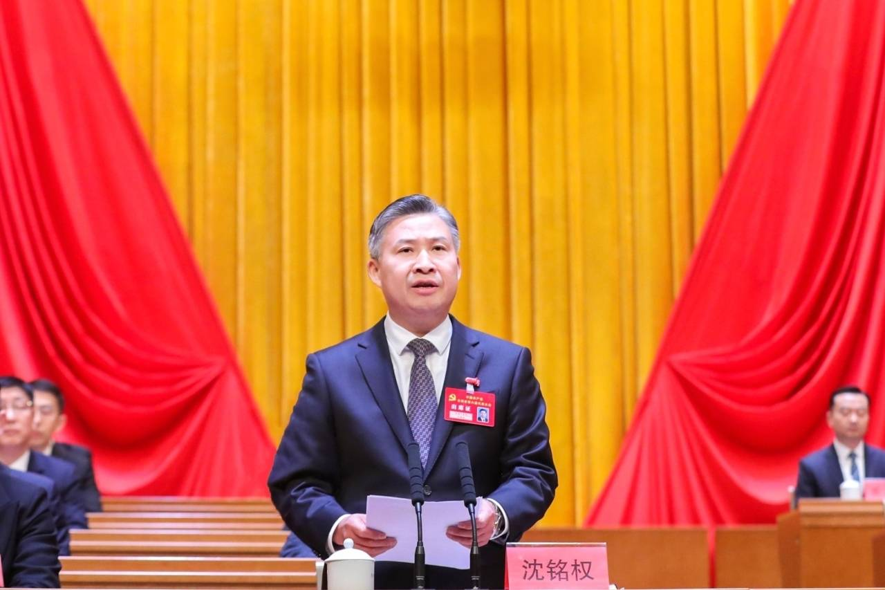 沈銘權(quán)主持大會(huì)開幕式